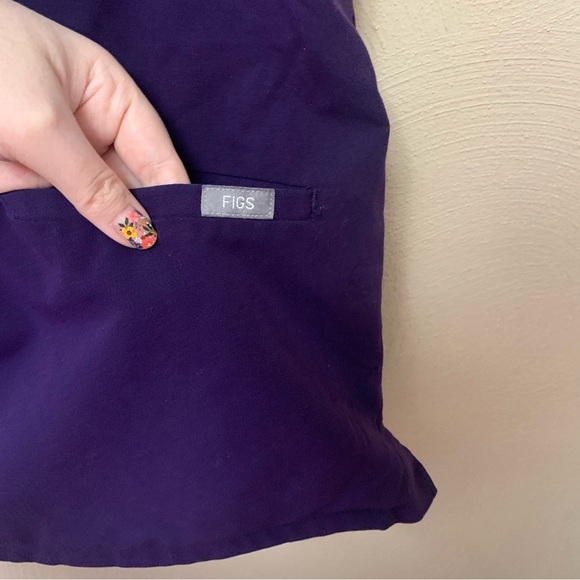 Figs Casma Three Pocket Scrub Top in Purple Size Medium - Picture 5 of 8